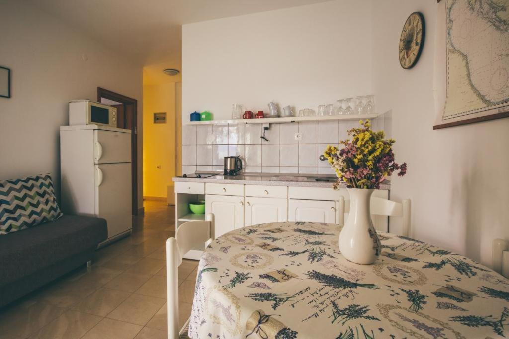 Apartments Ante Podaca Exterior photo